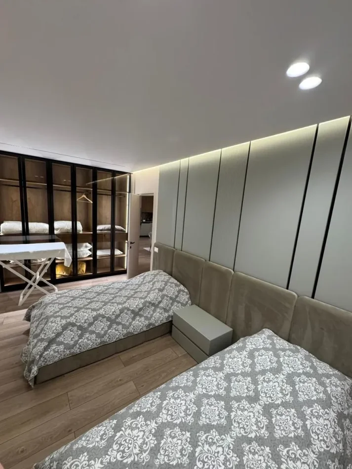 Tirane, jepet me qera apartament 2+1+Ballkon Kati 2, 110 m² 1.500 € (Rruga Ullishtes 1044, Liqeni i Thatë (Pranë Radisson))