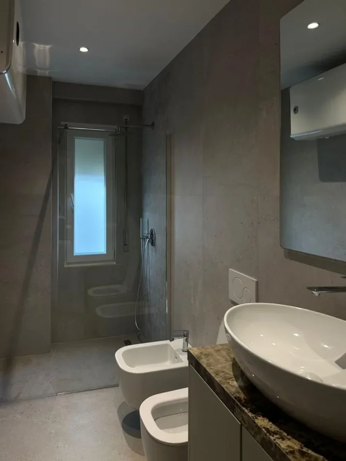 Tirane, jepet me qera apartament 2+1+Ballkon Kati 2, 110 m² 1.500 € (Rruga Ullishtes 1044, Liqeni i Thatë (Pranë Radisson))