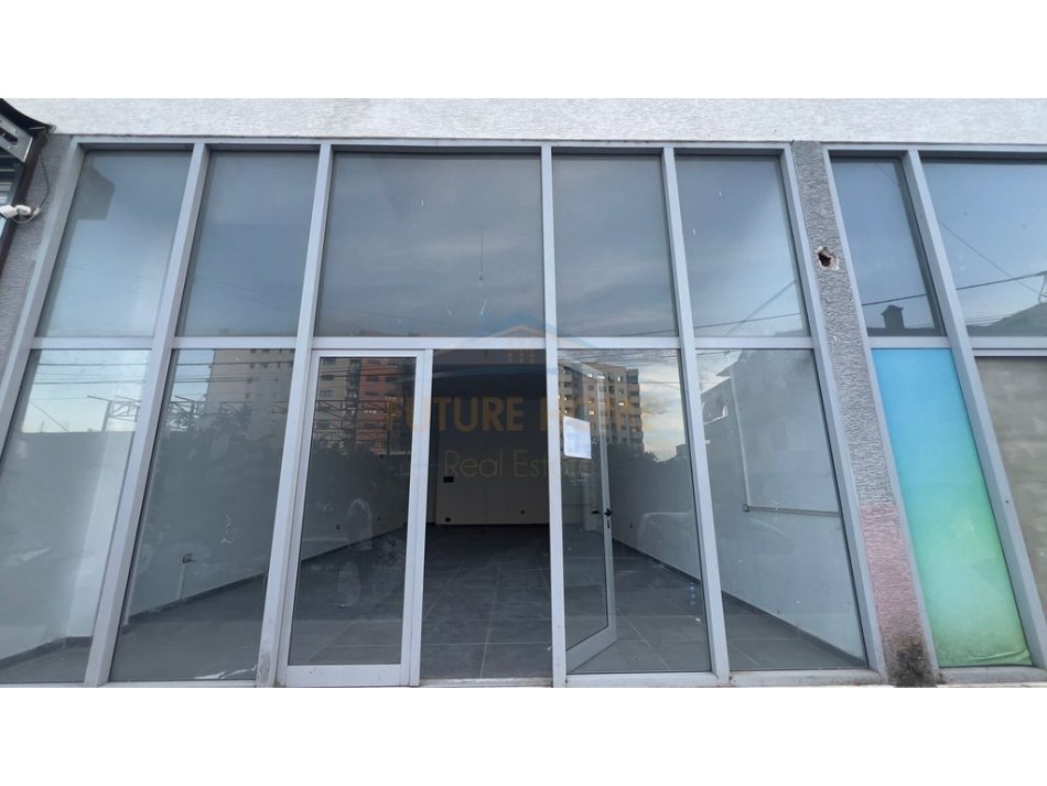 Tirane, jepet me qera ambjent biznesi Kati 0, 80 m² 500 € 