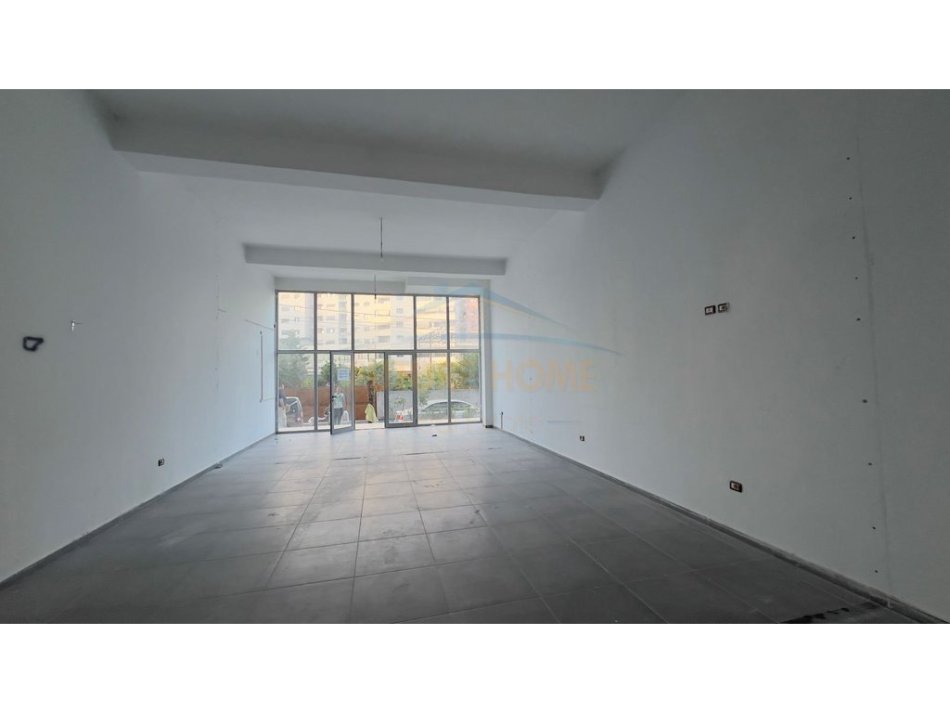 Tirane, jepet me qera ambjent biznesi Kati 0, 80 m² 500 € 