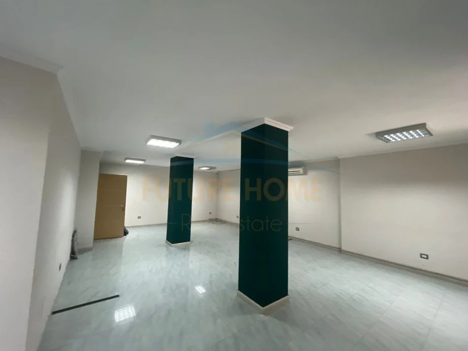 Durres, jepet me qera ambjent biznesi Kati 2, 79 m² 400 € (Prane Tatimeve, Durres)