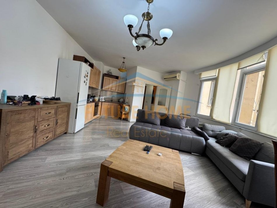 Tirane, jepet me qera apartament 1+1 Kati 4, 75 m² 650 € (Selvia, Tiranë)