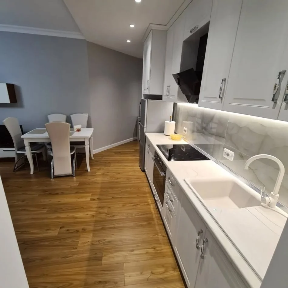 Tirane, shitet apartament 1+1+Ballkon Kati 4, 73 m² (Rruga e Barrikadave)
