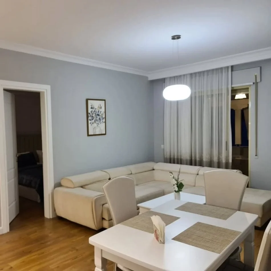 Tirane, shitet apartament 1+1+Ballkon Kati 4, 73 m² (Rruga e Barrikadave)