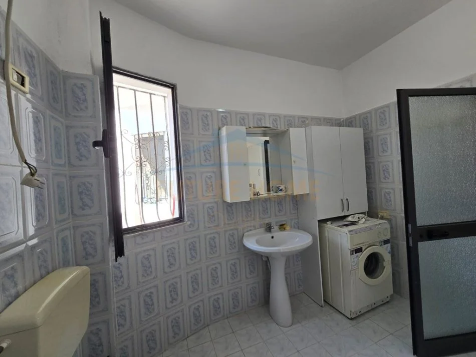 Durres, jepet me qera apartament 2+1+Aneks+Ballkon Kati 6, 104 m² 250 € (Lagjia 7)
