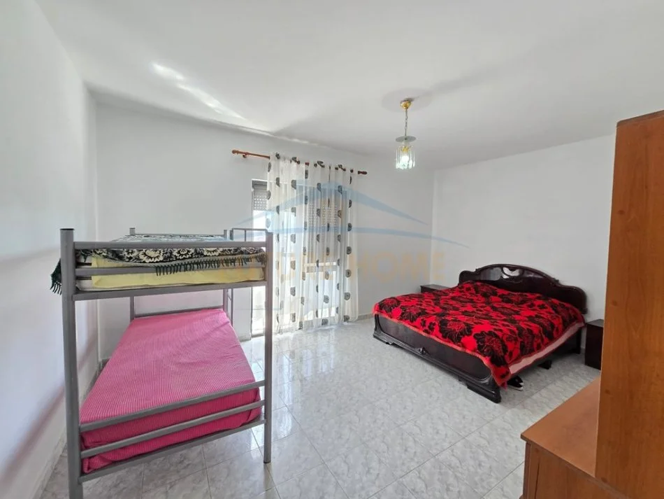 Durres, jepet me qera apartament 2+1+Aneks+Ballkon Kati 6, 104 m² 250 € (Lagjia 7)