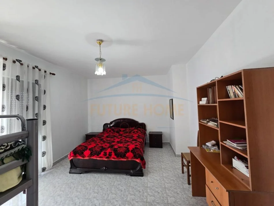 Durres, jepet me qera apartament 2+1+Aneks+Ballkon Kati 6, 104 m² 250 € (Lagjia 7)
