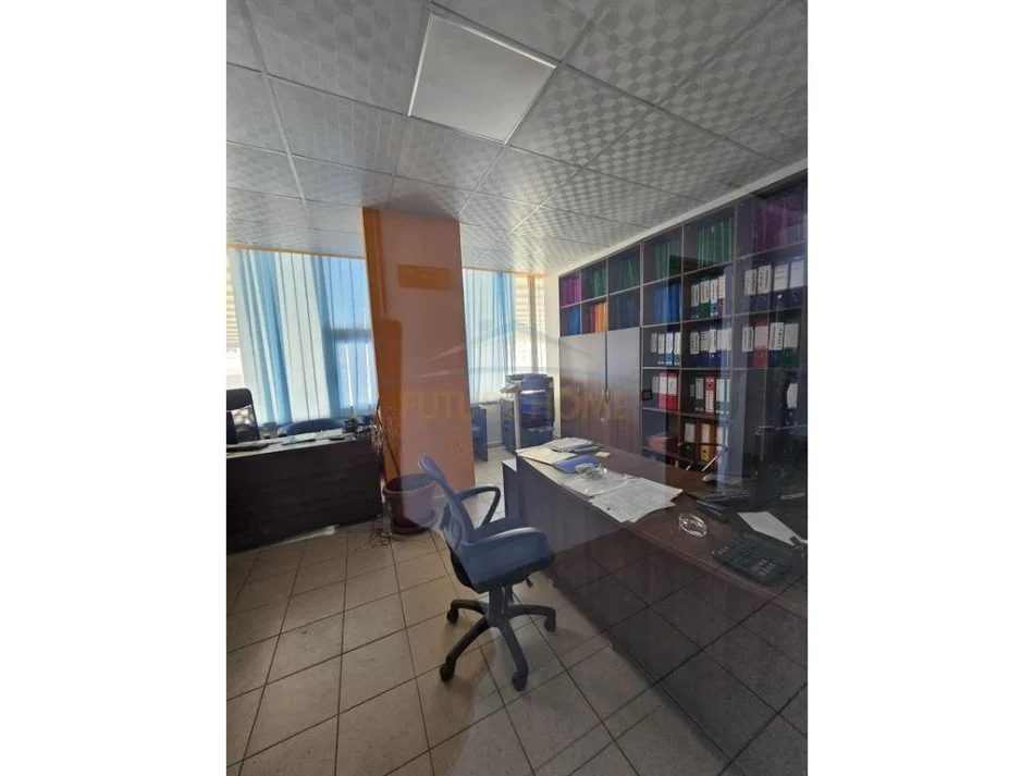 Durres, jepet me qera ambjent biznesi Kati 1, 1.200 m² 5.000 € 