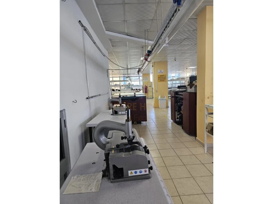 Durres, jepet me qera ambjent biznesi Kati 1, 1.200 m² 5.000 € 