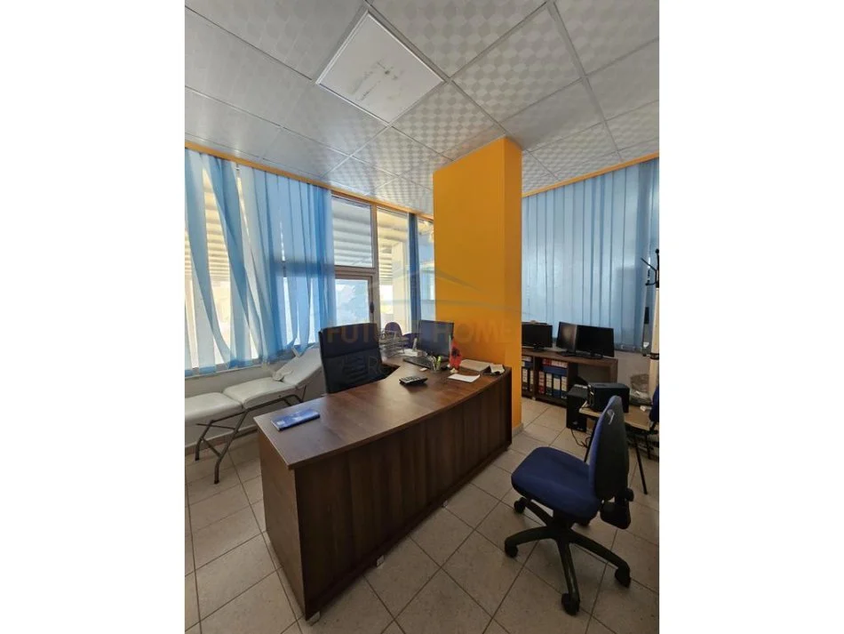 Durres, jepet me qera ambjent biznesi Kati 1, 1.200 m² 5.000 € 