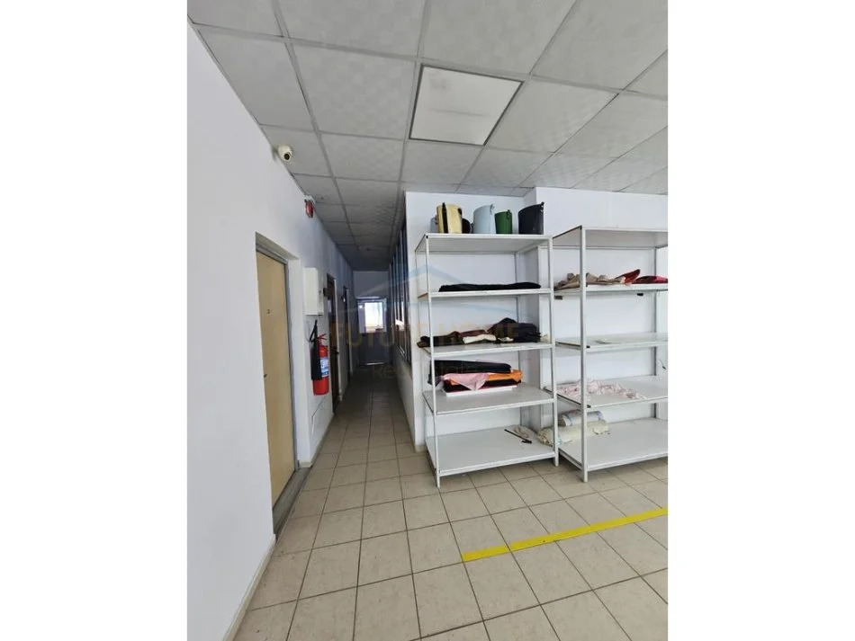 Durres, jepet me qera Ambjent Biznesi per Rrobaqepsi, Kati 1, 1.200 m² 5.000 €