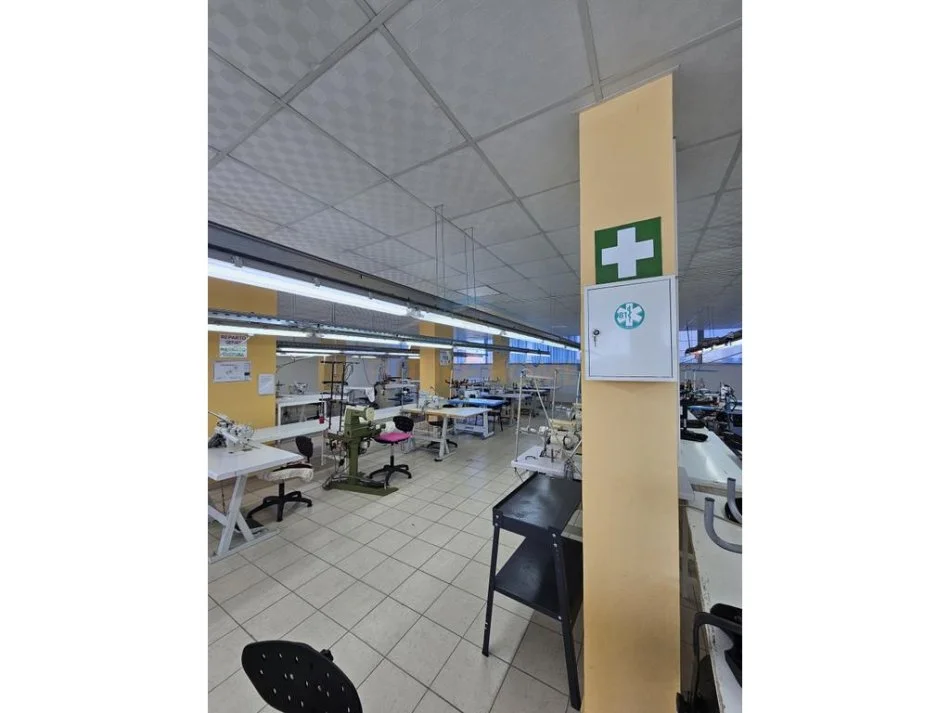 Durres, jepet me qera Ambjent Biznesi per Rrobaqepsi, Kati 1, 1.200 m² 5.000 €