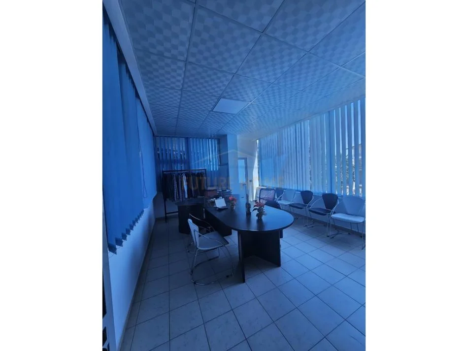 Durres, jepet me qera Ambjent Biznesi per Rrobaqepsi, Kati 1, 1.200 m² 5.000 €