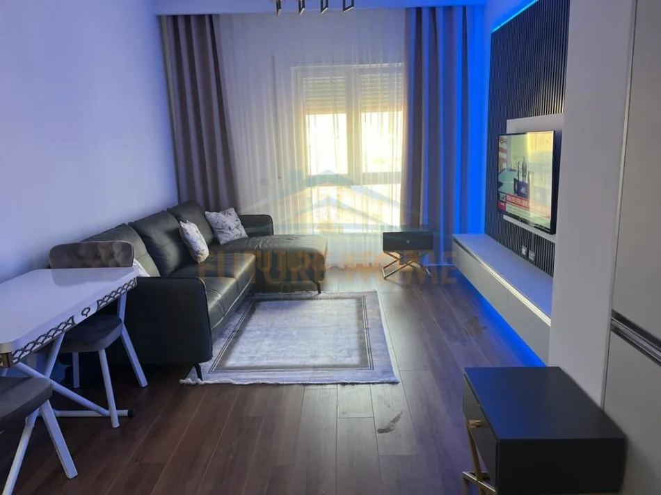 Tirane, shitet apartament 1+1 Kati 10, 72 m² 265.000 € (Rruga e Barrikadave)