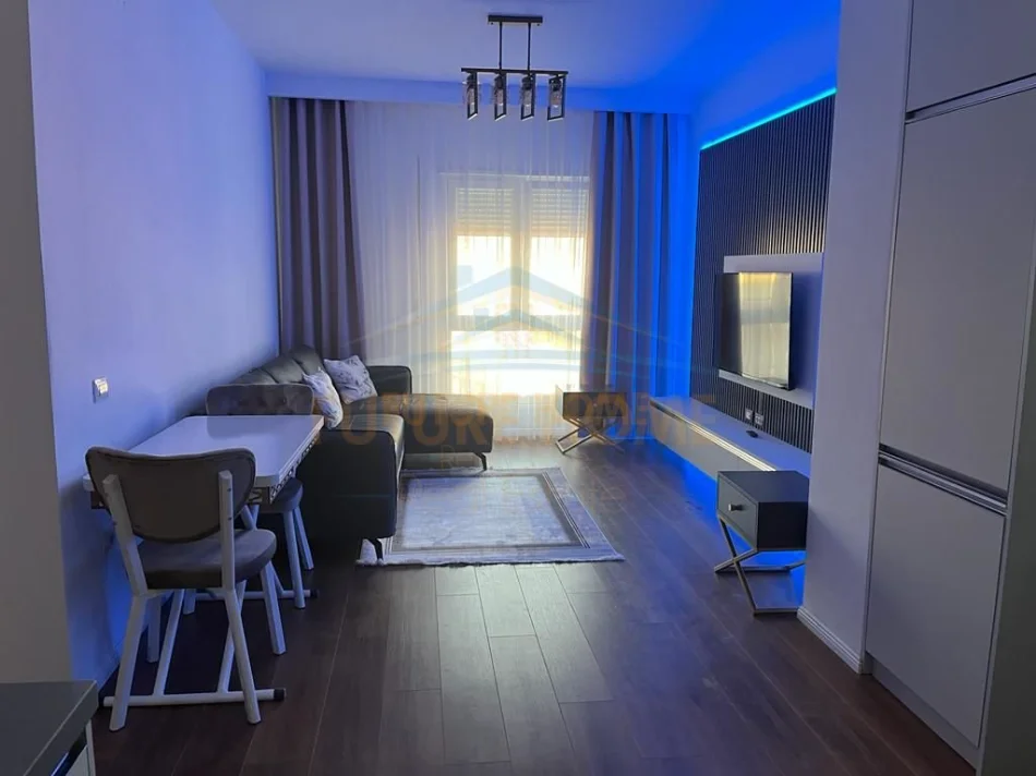 Tirane, shitet apartament 1+1 Kati 10, 72 m² 265.000 € (Rruga e Barrikadave)