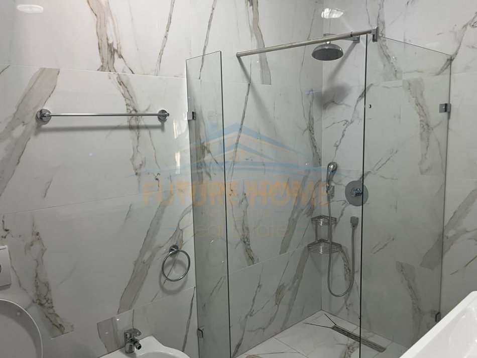 Tirane, shitet apartament 1+1+Aneks+Ballkon Kati 10, 72 m² 210.000 € (Rruga e Barrikadave)