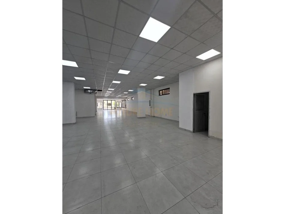 Durres, jepet me qera ambjent biznesi , 400 m² 1.500 € (URA DAJLANIT,DURRES)