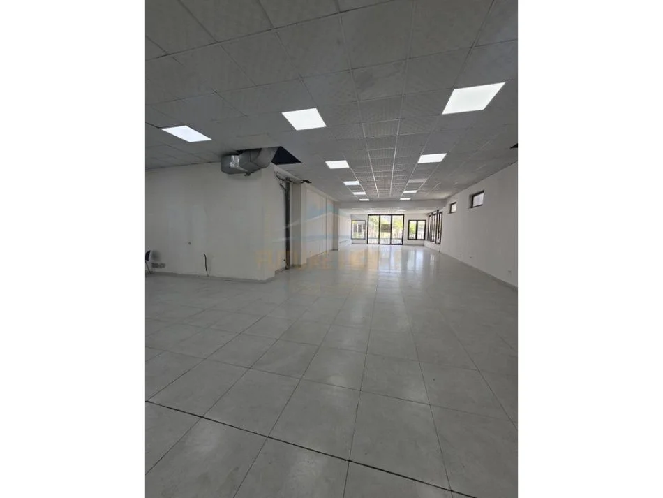 Durres, jepet me qera ambjent biznesi , 400 m² 1.500 € (URA DAJLANIT,DURRES)