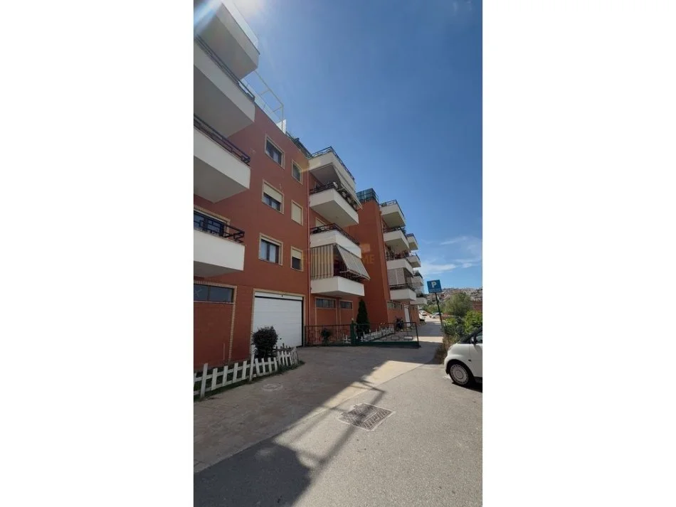 Tirane, shitet apartament 2+1+Ballkon Kati 1, 130 m² 240.000 € (KOPSHTI BOTANIK)  PRM53616