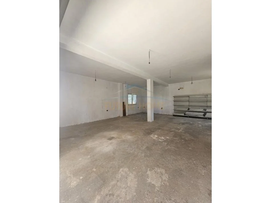 Durres, jepet me qera ambjent biznesi Kati 0, 80 m² 300 € (2 Eldat, Durres)