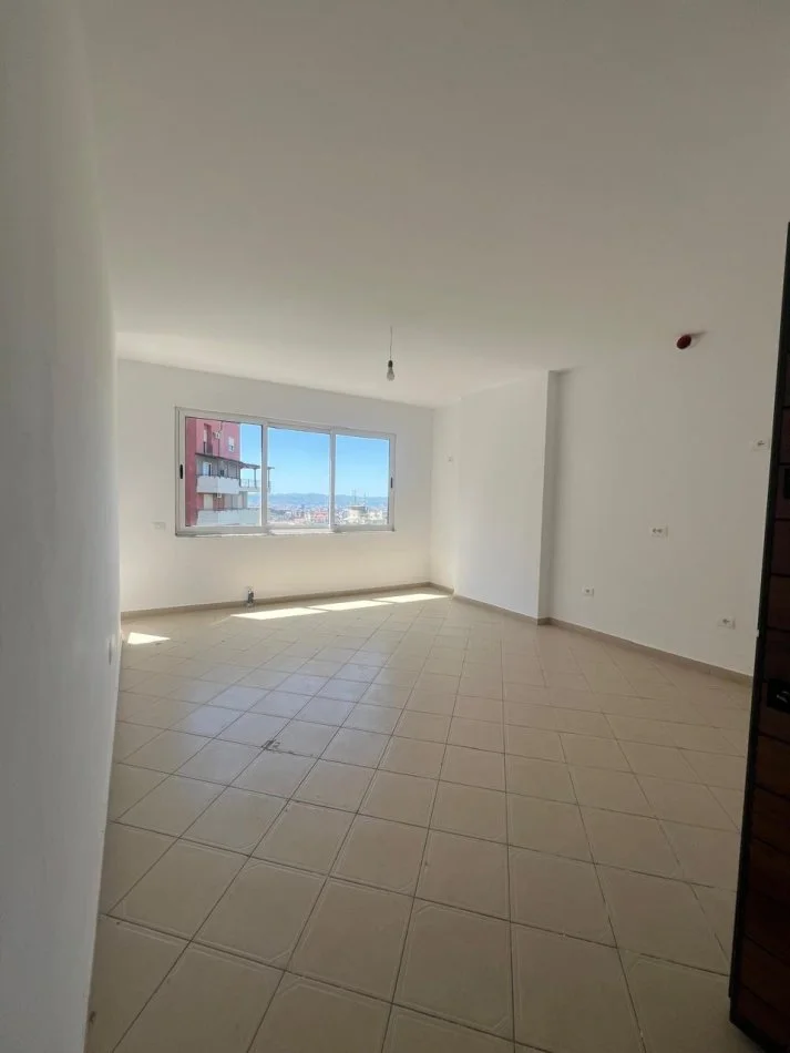 Tirane, shitet apartament 1+1+Ballkon Kati 4, 59 m² 78.000 € (Restorant Fresku, tek Sparkly Paws)