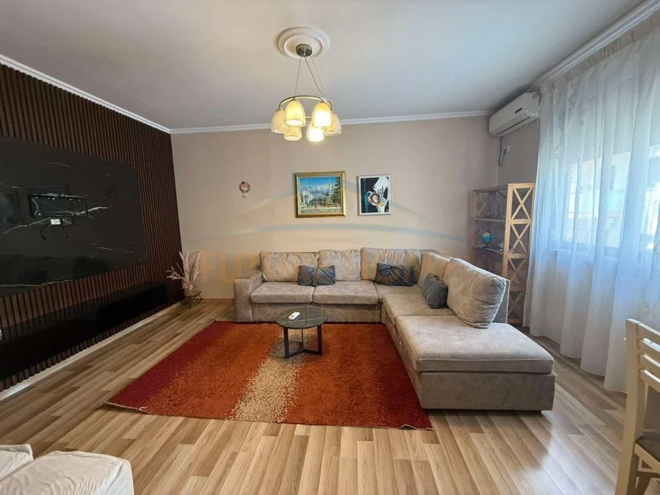 Tirane, shitet 1+1 Kati 3, 59 m² 135.000 € (pallati me shigjeta)