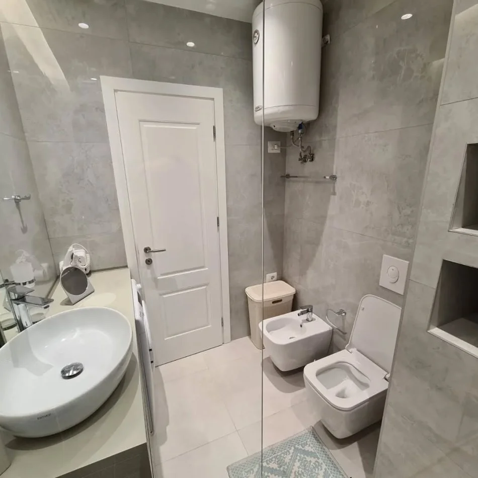 Tirane, shitet apartament 1+1+Ballkon Kati 4, 73 m² (Rruga e Barrikadave)