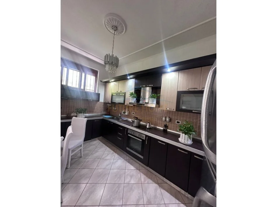 Durres, shitet apartament 3+1 Kati 0, 131 m² 155.000 € 