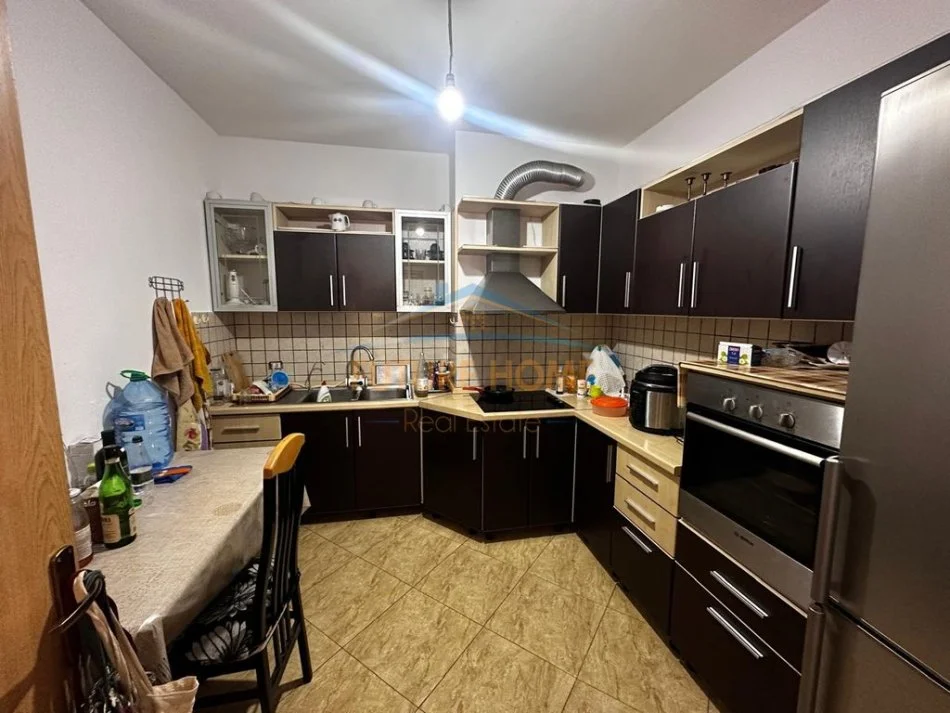 Tirane, shitet apartament 2+1+2 Kati 1, 123 m² 210.000 €
