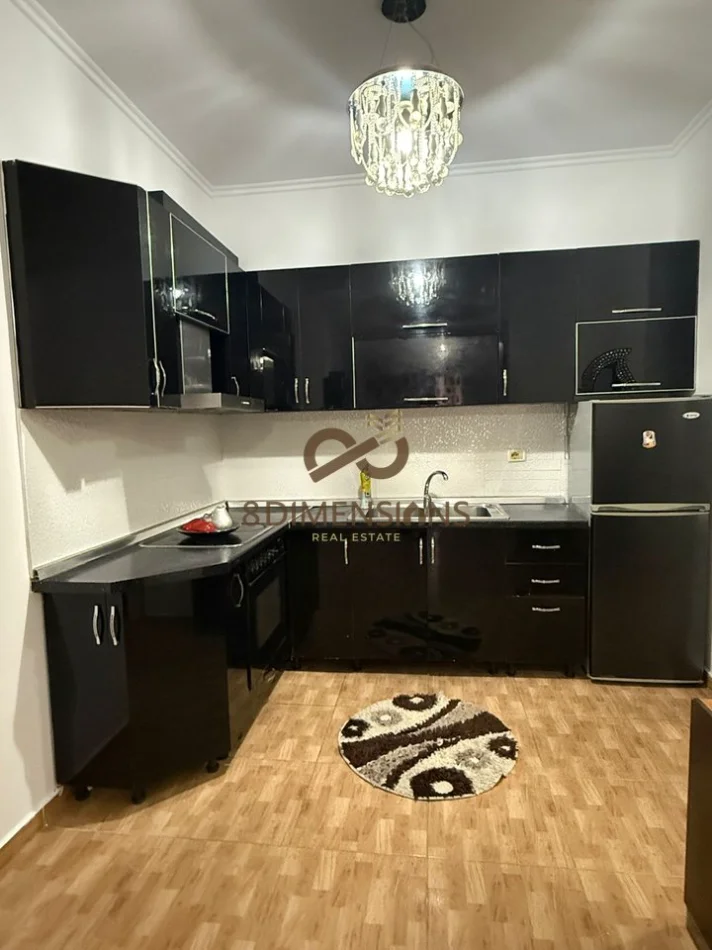 Tirane, jepet me qera apartament 1+1 Kati 7, 70 m² 400 € (spitali amerikan 3)