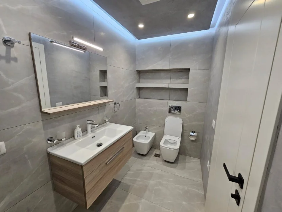 Mali Robit, shitet apartament 2+1+Ballkon Kati 2, 103 m² 180.000 € (Mali Robit Durres)