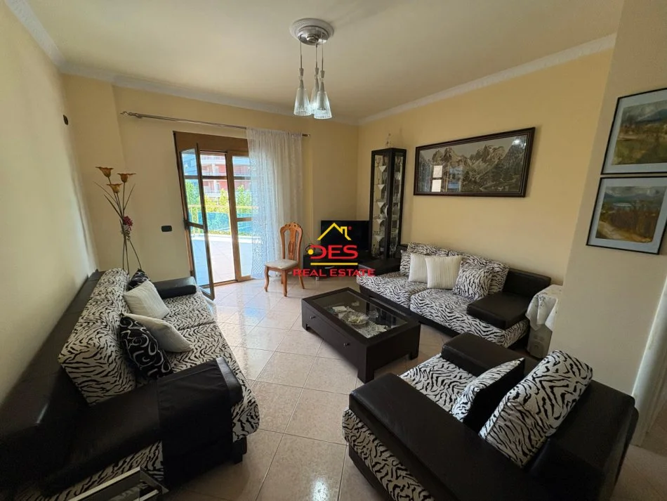 Vlore, jepet me qera apartament 2+1+Ballkon Kati 4, 120 m² 400 € (Rruga Kosova)