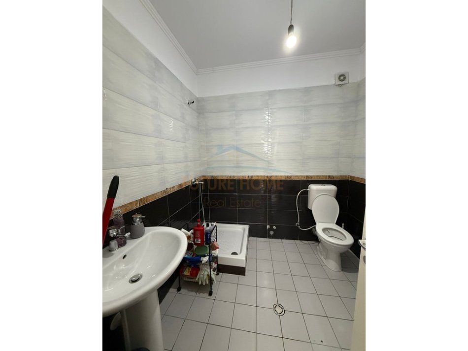 Tirane, shitet apartament 2+1+Ballkon Kati 8, 90 m² 139.500 € (Unaza e Re)