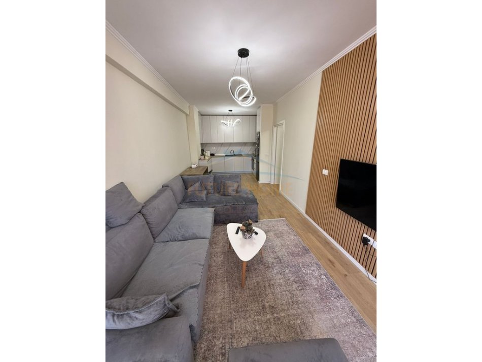 Tirane, shitet apartament 2+1+Ballkon Kati 8, 90 m² 139.500 € (Unaza e Re)