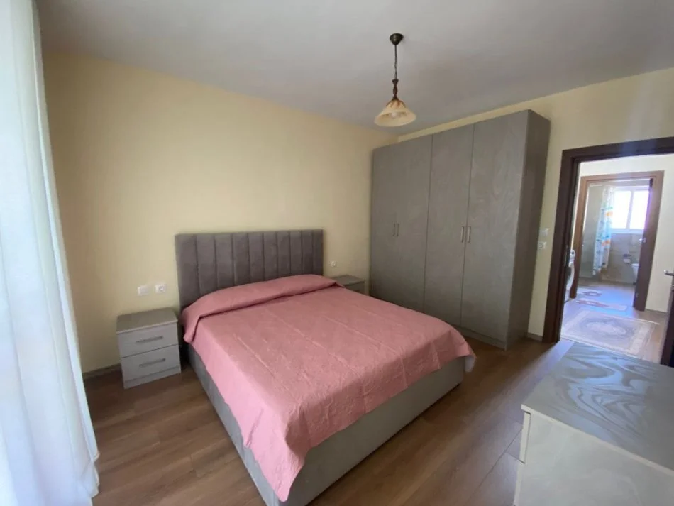 Qera, Apartament 2+1, Rruga Muhamet Gjollesha, Tiranë.