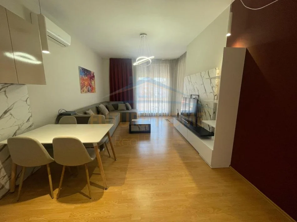 Tirane, jepet me qera apartament 2+1 Kati 3, 95 m² 750 € 