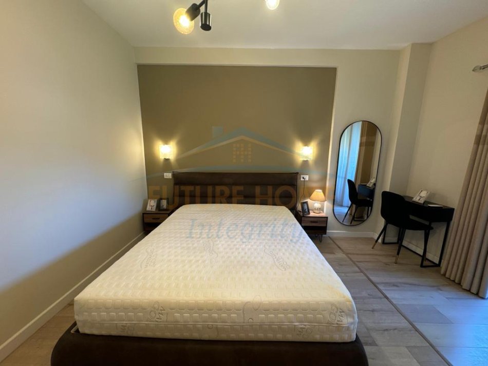 Tirane, jepet me qera apartament 1+1+Ballkon Kati 4, 65 m² 550 € (ALI DEMI)