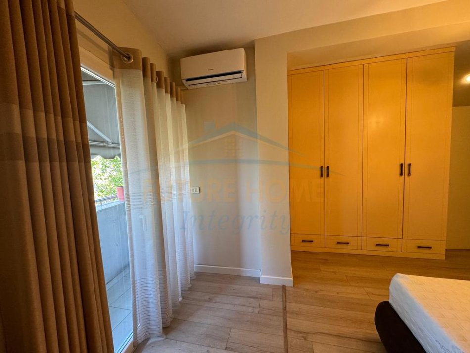 Tirane, jepet me qera apartament 1+1+Ballkon Kati 4, 65 m² 550 € (ALI DEMI)