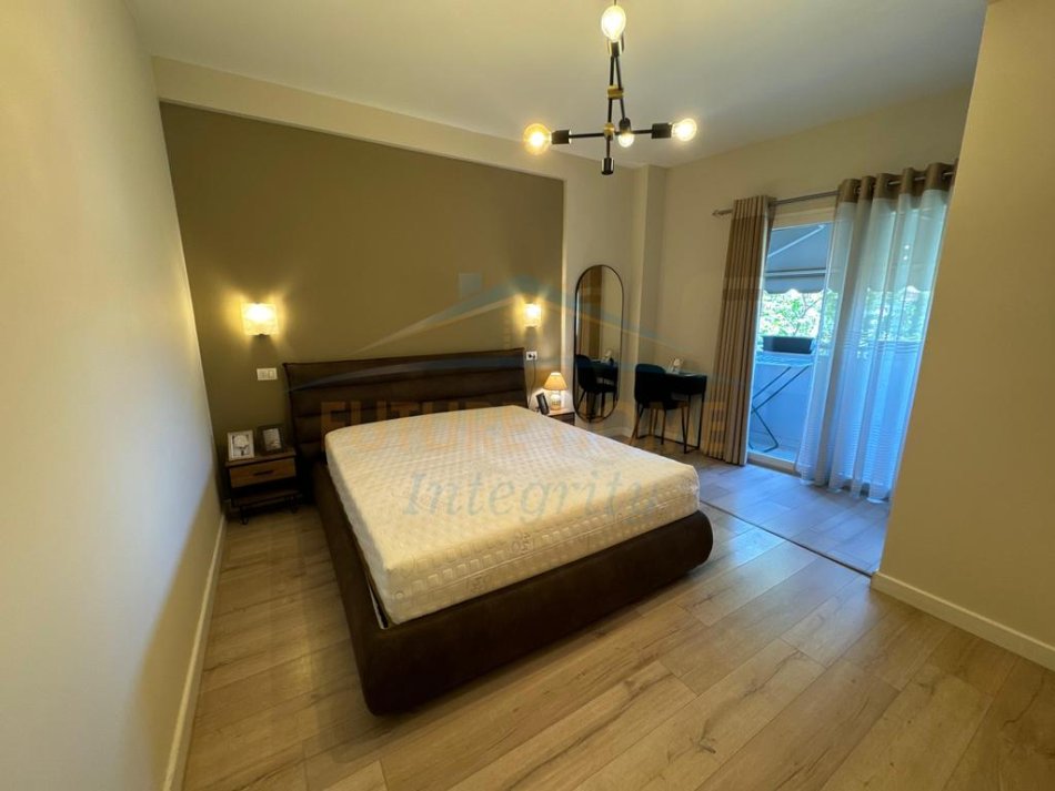 Tirane, jepet me qera apartament 1+1+Ballkon Kati 4, 65 m² 550 € (ALI DEMI)