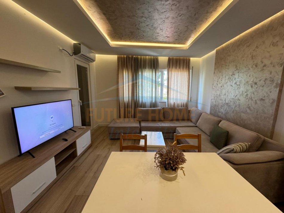 Tirane, jepet me qera apartament 1+1+Ballkon Kati 4, 65 m² 550 € (ALI DEMI)