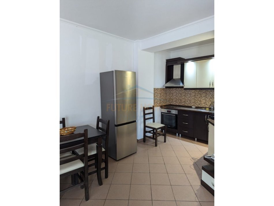 Tirane, jepet me qera apartament 1+1 Kati 2, 94 m² 700 € (Garda, Tiranë)