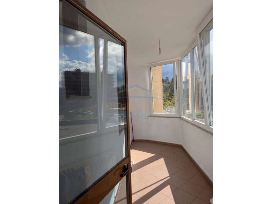 Tirane, jepet me qera apartament 1+1 Kati 2, 94 m² 700 € (Garda, Tiranë)