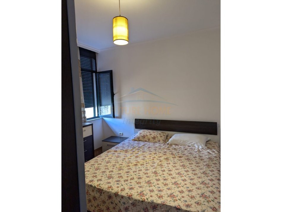 Tirane, jepet me qera apartament 1+1 Kati 2, 94 m² 700 € (Garda, Tiranë)