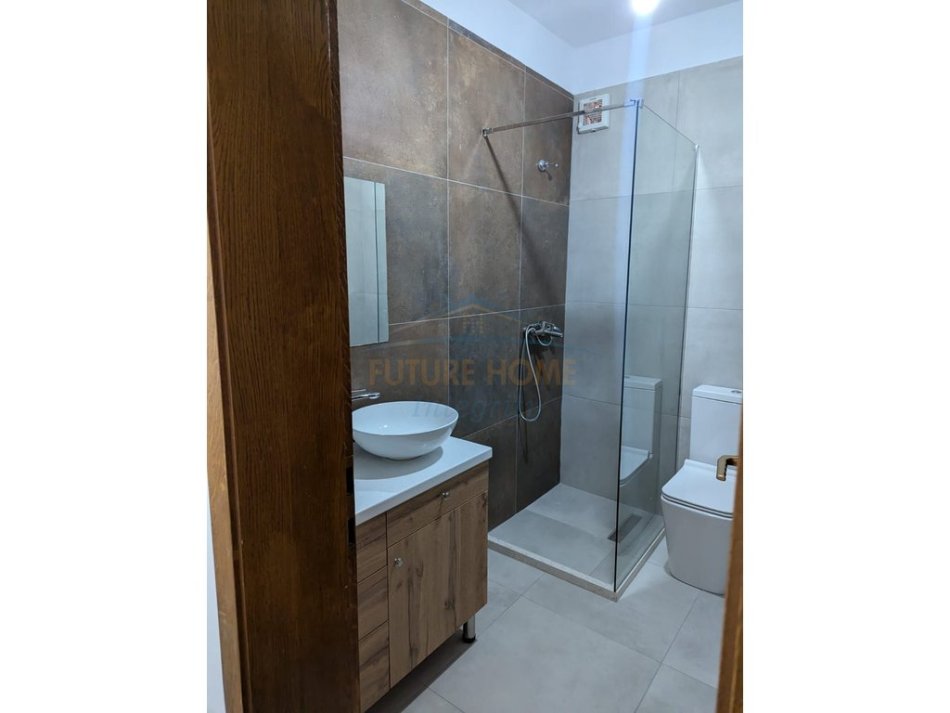 Tirane, jepet me qera apartament 1+1 Kati 2, 94 m² 700 € (Garda, Tiranë)