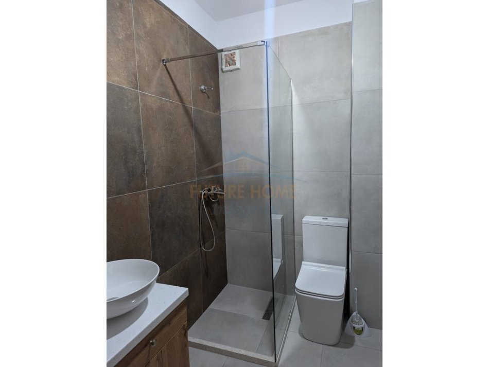 Tirane, jepet me qera apartament 1+1 Kati 2, 94 m² 700 € (Garda, Tiranë)