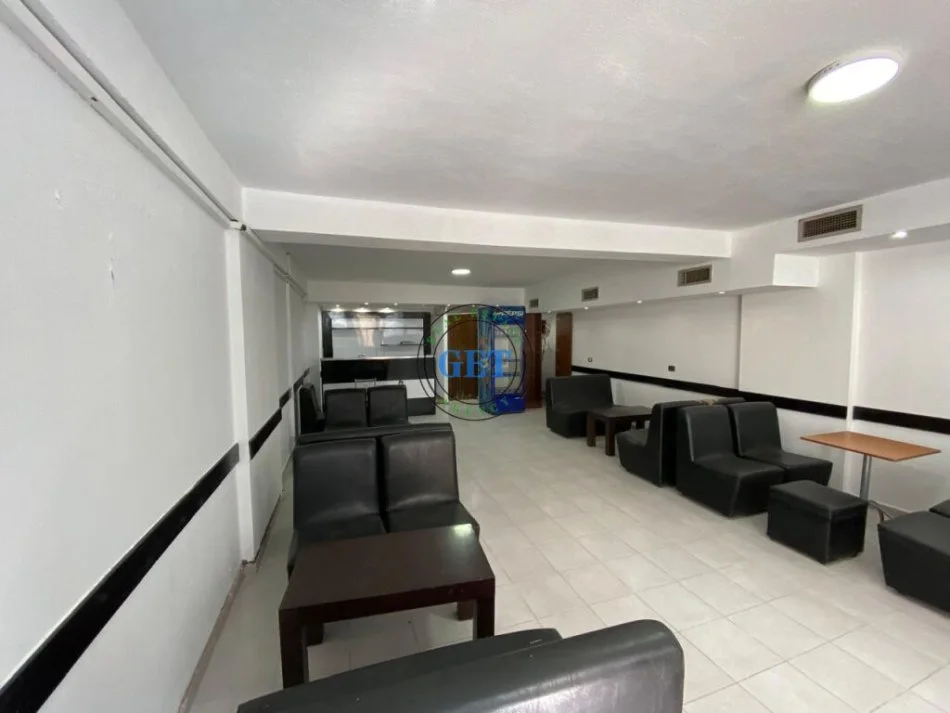 Durres, shitet lokal Kati 0, 63 m² 100.000 € (Pallati i Sportit)