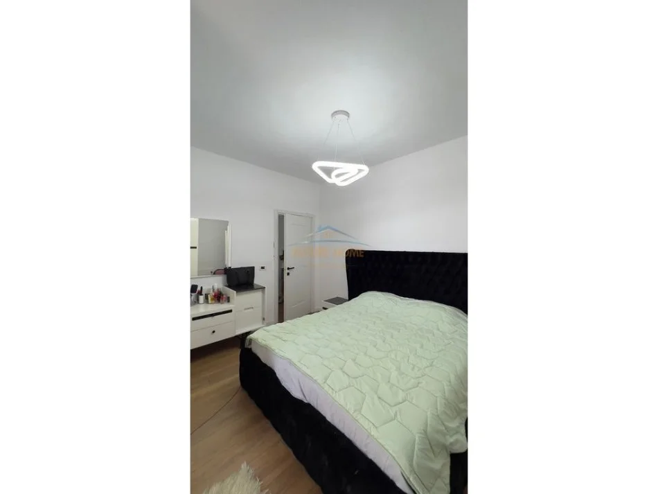 Tirane, shitet apartament 2+1+Ballkon Kati 10, 89 m² 160.000 € (Porcelan)