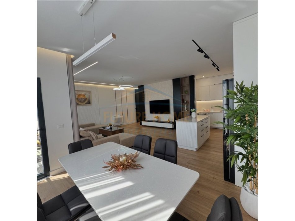 Tirane, shitet apartament 3+1 Kati 8, 156 m² 312.000 € 