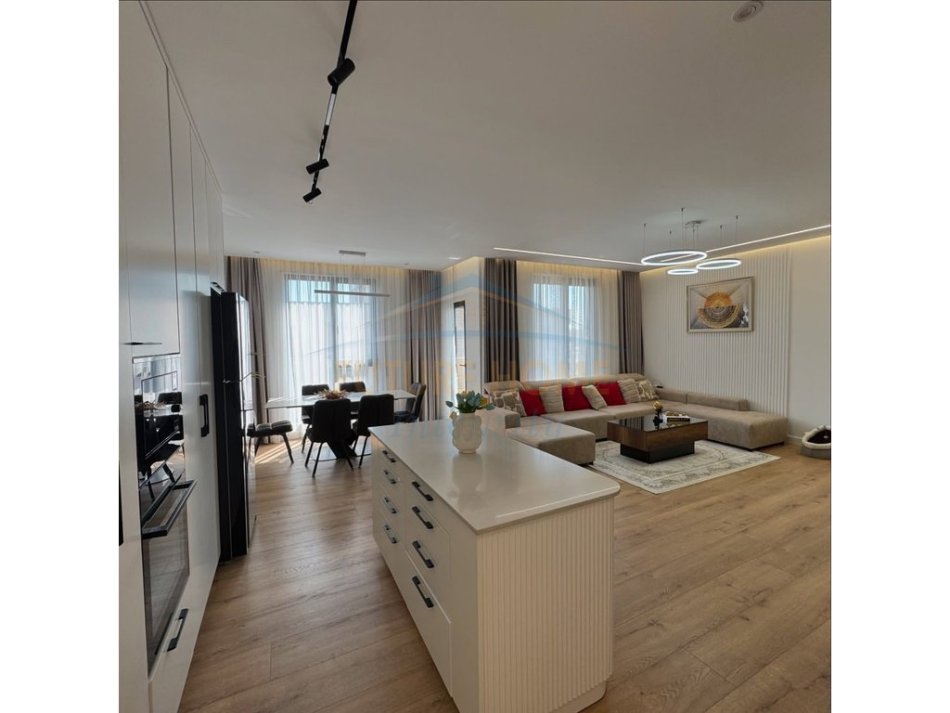 Tirane, shitet apartament 3+1 Kati 8, 156 m² 312.000 € 