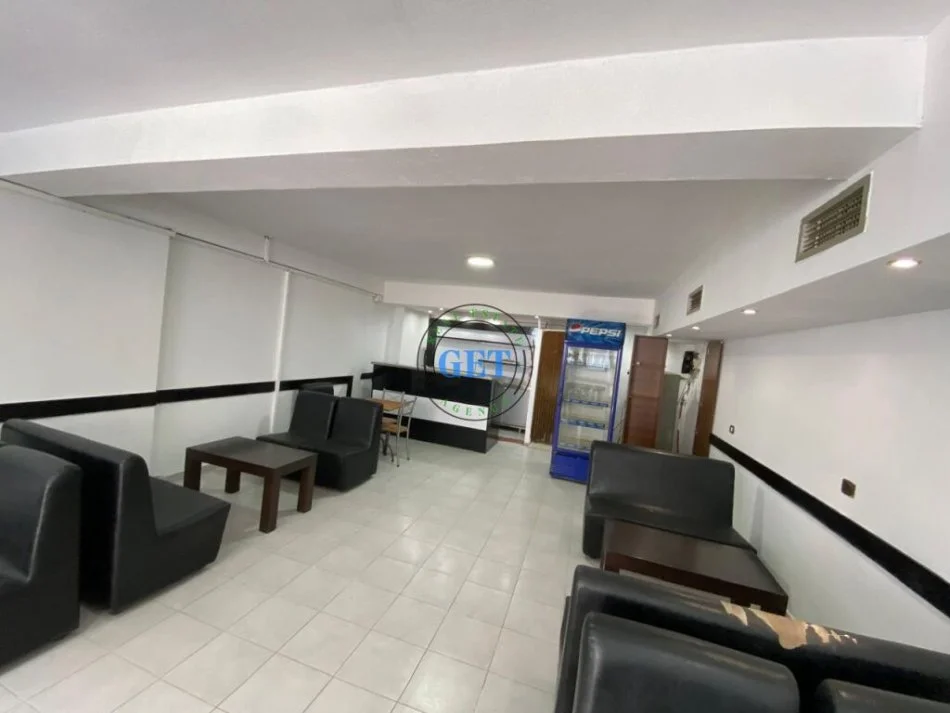 Durres, shitet lokal Kati 0, 63 m² 100.000 € (Pallati i Sportit)